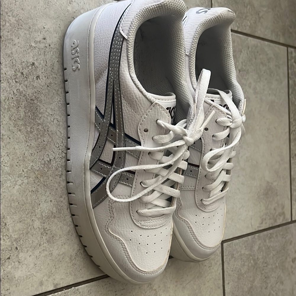White ASICS Womens Shoe - Picture 2 of 6